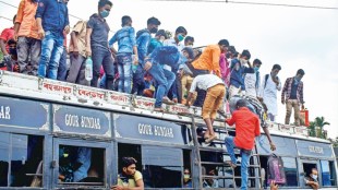 People board a crowded bus in Nadia district in West Bengal on Saturday to leave for their native places (PTI Image)