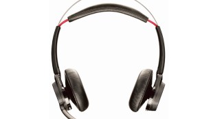 When it’s time to take a music break between back-to-back calls, the Voyager Focus UC delivers rich bass, crisp highs, and natural mid-tones to let you enjoy your favourite tunes.