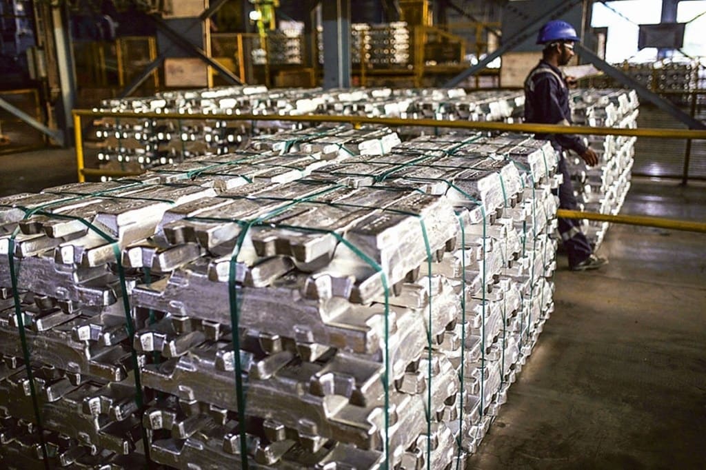 We increase our Ebitda estimate by 28%/15% for FY2022/23e on higher commodity prices and FV to Rs 270 (from Rs 180). REDUCE.