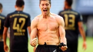Bayern Munich striker Robert Lewandowski breaks Gerd Mueller's 49-year league scoring record on final day