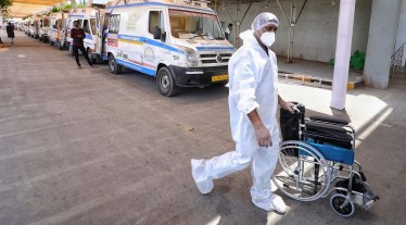 Kejriwal visited the Delhi government's drive-through COVID-19 vaccination centre at the Chhatrasal Stadium.