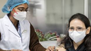 covid-19, covid vaccination, categories to defer vaccination, union health ministry circulat, covid postive patinets, plasma therapy patients, patients seeking critical acre, covishield, covaxon