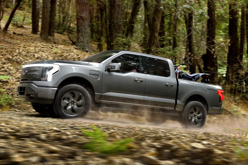 To accommodate the dual motors for the standard 4x4, Ford is using a new independent rear suspension setup for the lightning. That means that the Lighting will handle better and offer better ride comfort. The bottom also features front and rear skid plates to protect the components when travelling off-road.