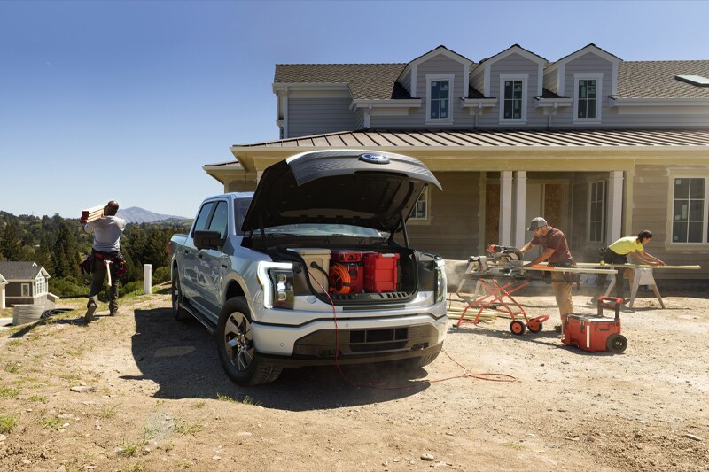 The electric pick-up truck from Ford will only be available as a five-passenger four-door SuperCrew cab with a 5.5-foot bed. It has a total payload capacity of a total of 2,000lbs (907kgs). It is 400lbs (181kgs) more as the empty engine compartment can now be used as additional storage. It also has a towing capacity of 10,000lbs (4,535kgs).