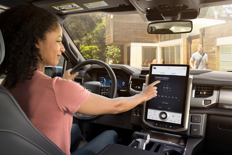 In the cabin, the Lighting although uses a similar design to the regular F-150, the new EV platform allows for a whole new electronic architecture. RIght in the centre is the giant 15.5-inch touchscreen that allows access to a wealth of features and apps. It is of course a connected vehicle so it can get all the latest over the air updates among many other features that come with the system.