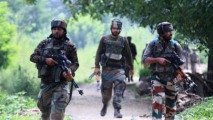 security forced, attempt by militants to stage deadly attacks, defusing two improvised explosive devices, Pulwama in Jammu and Kashmir, Kashmir Zone Police, aversion of terrorist attacks.