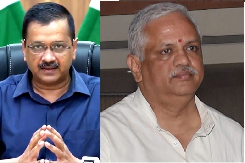 Delhi Vaccine Shortage AAP vs BJP