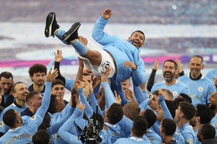 Sergio Aguero signs off in style as Manchester City celebrate title with Everton rout Sergio Aguero signs off in style as Manchester City celebrate title with Everton rout