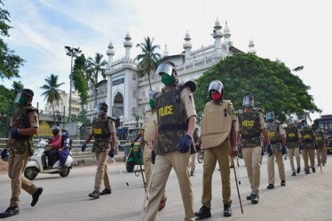 karnataka police, distress call, covid-19, covid resources, lend a hand, helping aid, covid second wave