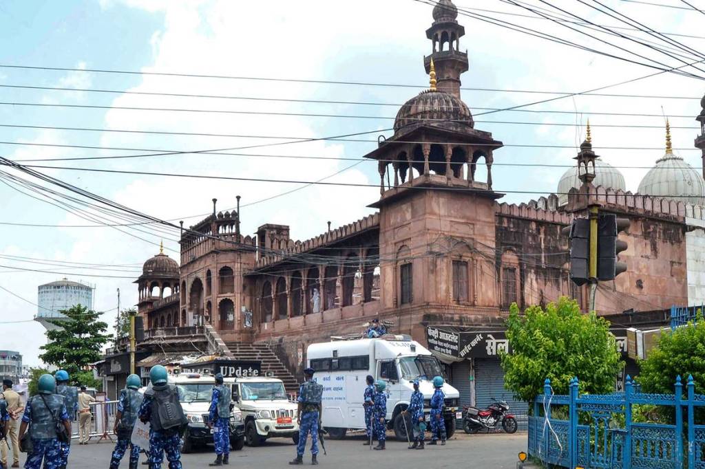 Corona Curfew Unlock: Madhya Pradesh govt offices allowed to operate at 50% strength from June 1