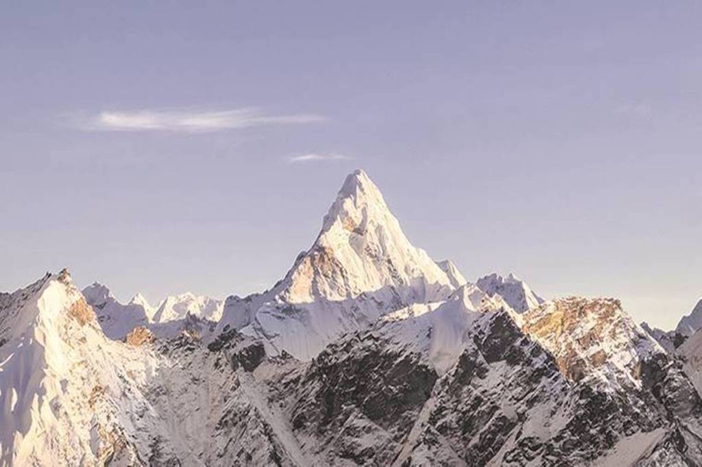 The only place where climbers from the China side and the Nepal side can meet is at the summit.
