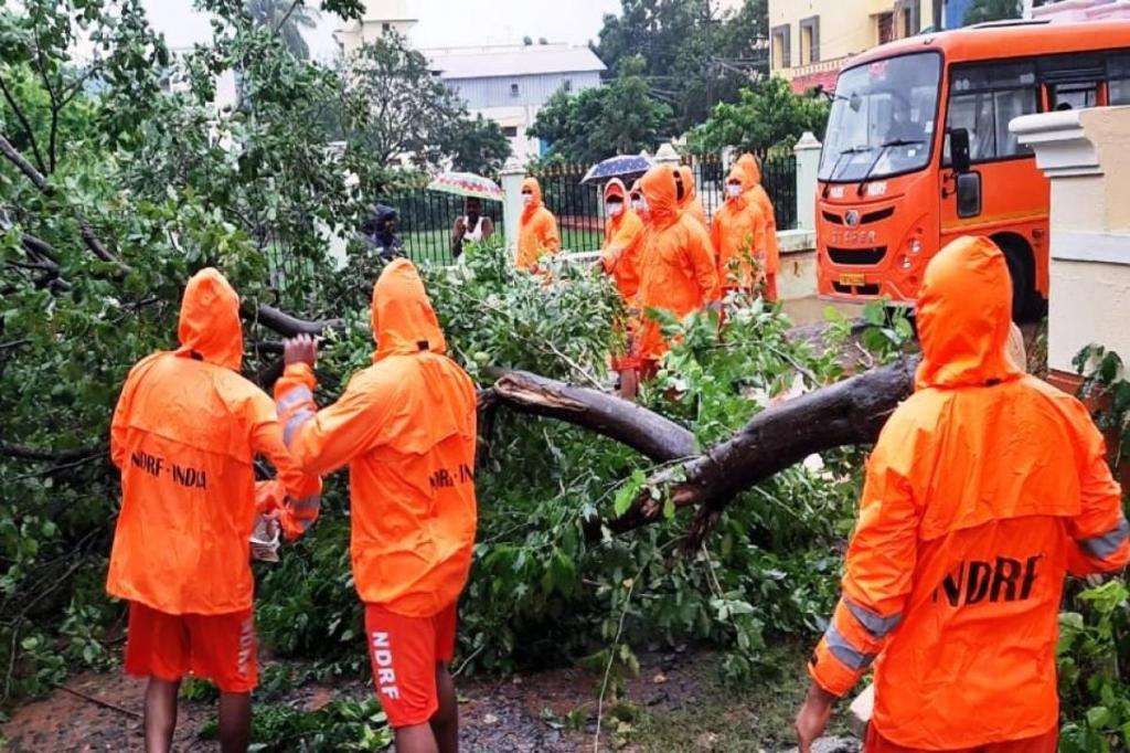 NDRF, Cyclone aukta, NDRF team sin coastal areas of Kerala, Karnataka, Tamil Nadu, Gujarat, Goa and Maharashtra, IMD cyclone epreduction, landfall in maharsahtra, karnataka, keral tamil nadu NDRF, Cyclone aukta, NDRF team sin coastal areas of Kerala, Karnataka, Tamil Nadu, Gujarat, Goa and Maharashtra, IMD cyclone epreduction, landfall in maharsahtra, karnataka, keral tamil nadu