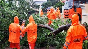 NDRF, Cyclone aukta, NDRF team sin coastal areas of Kerala, Karnataka, Tamil Nadu, Gujarat, Goa and Maharashtra, IMD cyclone epreduction, landfall in maharsahtra, karnataka, keral tamil nadu