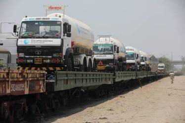 Oxygen Express, all women crew, medical oxygen from Jamshedpur., Railway Minister Piyush Goyal , rising COVID cases