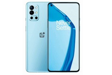 No wonder, the youngsters are better plugged in about the latest in hardware and software, trending apps or the most sought-after features in mobile phones.