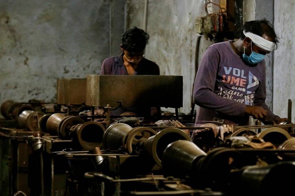 The Code on Wages ‘universalises’ the provisions of minimum wages and timely payment of wages to all employees irrespective of the sector and wage ceiling.
The Code on Wages ‘universalises’ the provisions of minimum wages and timely payment of wages to all employees irrespective of the sector and wage ceiling.