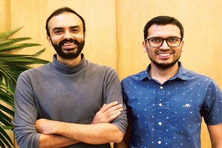 (L-R) Co-founders Saurabh Arora and Abhishek Poddar