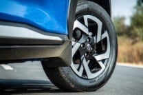 16-inch diamond-cut alloy wheels 