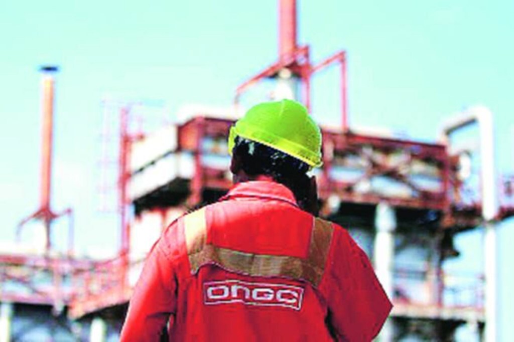 The tender for hiring a vessel to transport diesel along the Indian coast provides for the ship being seaworthy with valid certifications on the date of deployment after its selection in the bidding process.