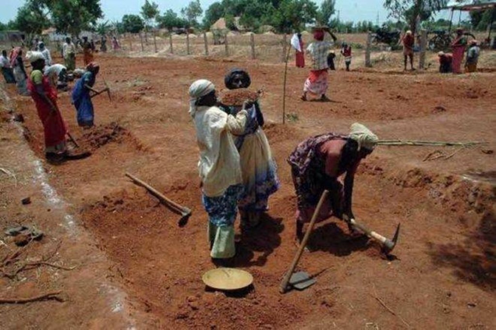 The spread of Covid-19 in rural areas may be the reason for this; but it is also possible that a section of job seekers is not aware of the 'work offers' shown in the official data.