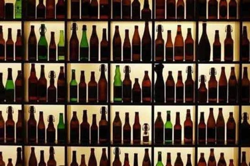 India is one of the world’s fastest growing markets for alcoholic beverages, with an estimated market size of $52.5 billion in 2020. The market is expected to grow at a CAGR of 6.8 % between 2020 and 2023. (Representative image)