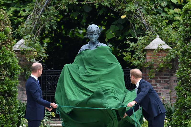 Princess Diana, Diana, Princes William, William, harry, Kensington Palace, London, Princess of Wales, statute of diana, diana statue, unveiling of statue, William and Harry