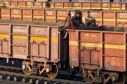 Braithwaite will only supply the wagon frames without any wheels and that too would be supplied in parts and pieces, Braithwaite’s chairman and MD Yatish Kumar told FE. Braithwaite will only supply the wagon frames without any wheels and that too would be supplied in parts and pieces, Braithwaite’s chairman and MD Yatish Kumar told FE.