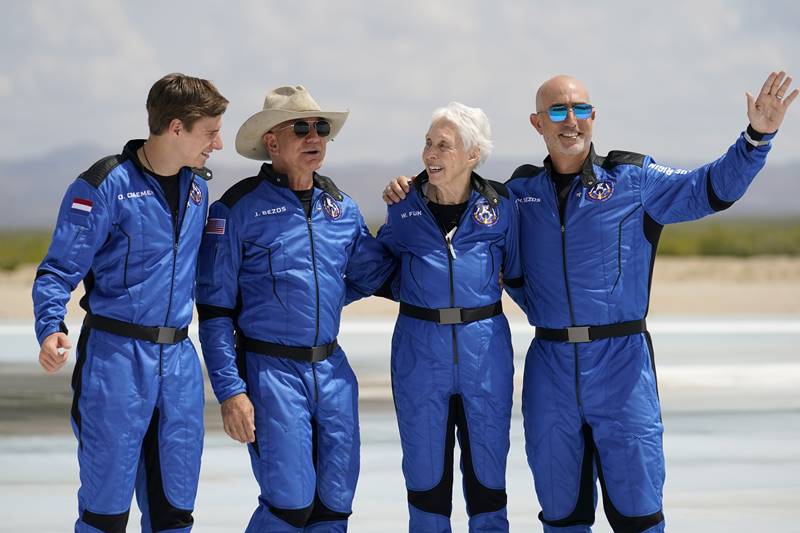 Jeff Bezos, Billionaire Jeff Bezos, Blue Origin, New Shepard rocket, Amazon, Amazon founder, Bezos