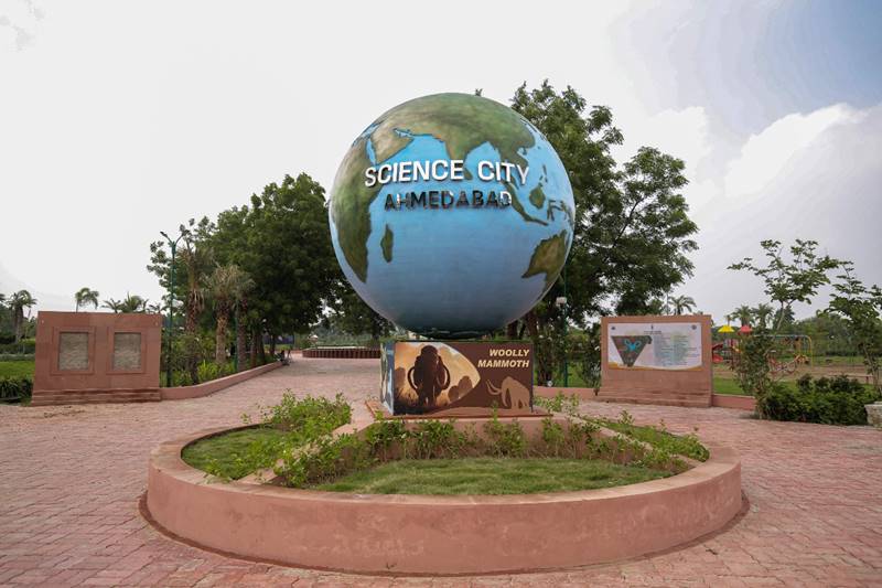 Narendra Modi, Ahmedabad Science City, Science City, Ahmedabad, aquatic gallery, nature park, robotic gallery, Gandhinagar Capital railway station, Gandhinagar station