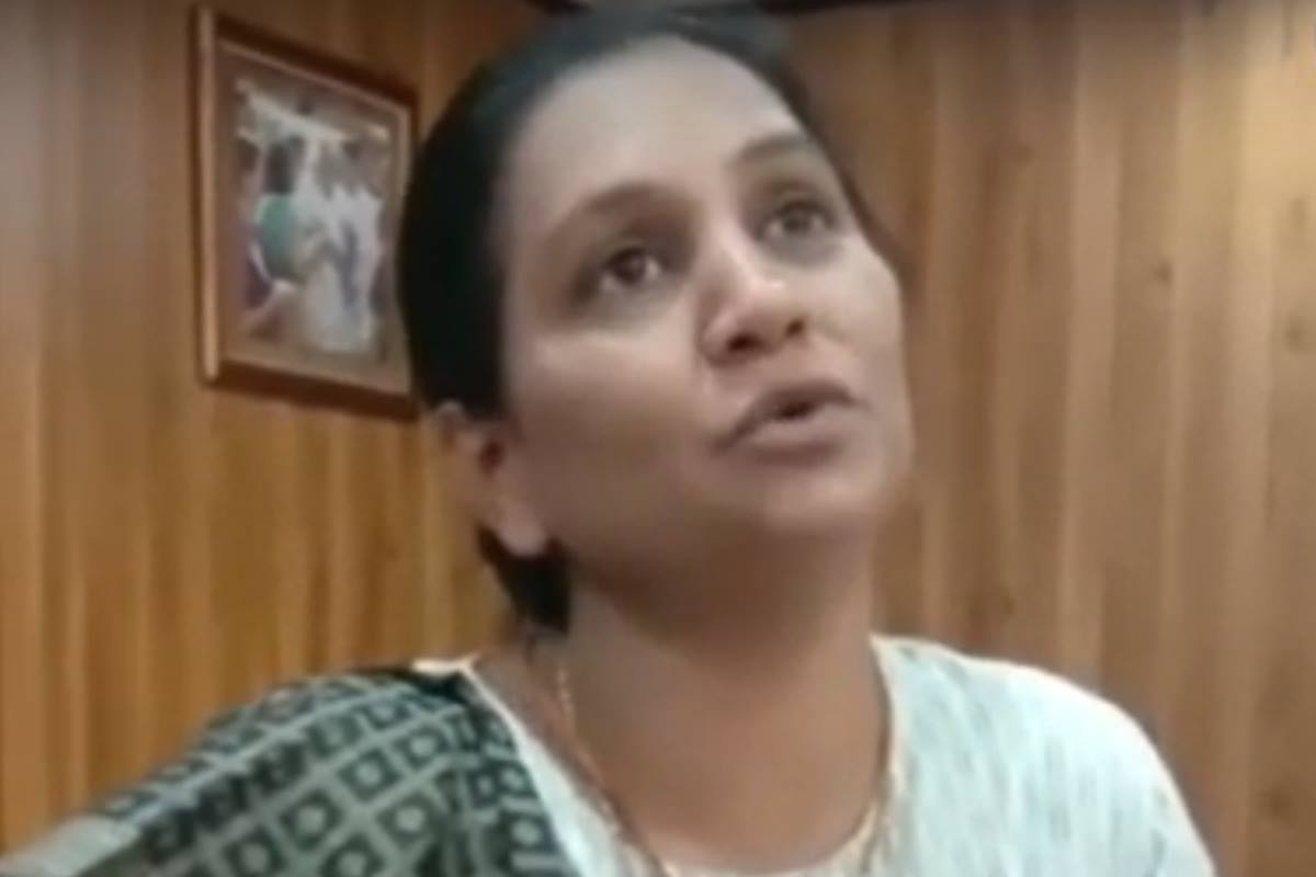 Asha Kandara woman sweeper