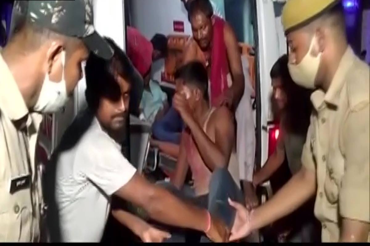 Barabanki accident: 18 killed, 25 injured after truck hits bus in Uttar ...
