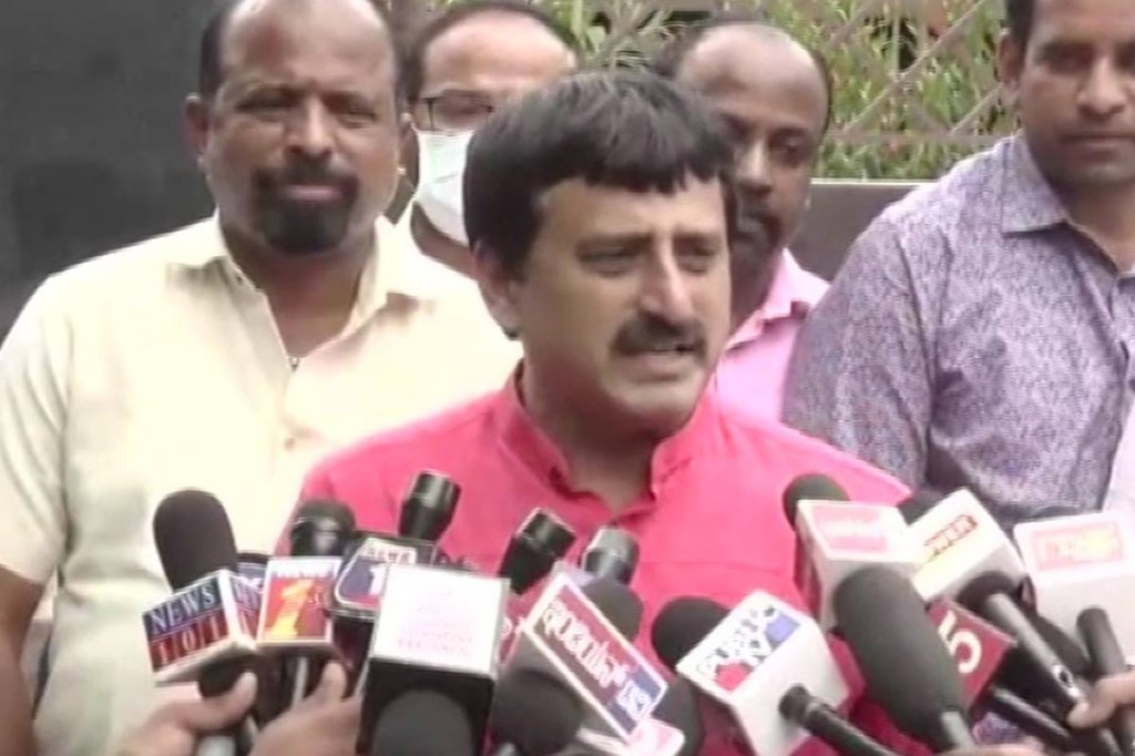 Addressing media persons in Mysuru yesterday, BJP MLA CP Yogeshwar said that a change of guard is necessary for the state. Addressing media persons in Mysuru yesterday, BJP MLA CP Yogeshwar said that a change of guard is necessary for the state.
