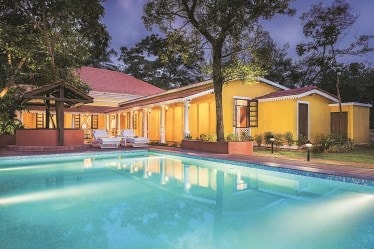 Homestay, Travel
