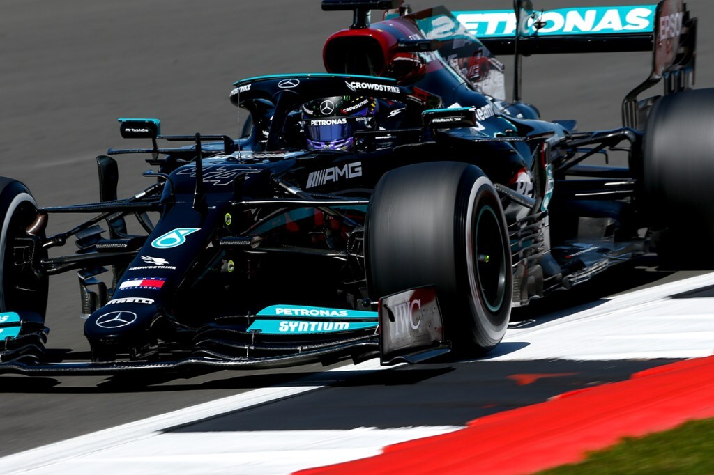 F1 2021: Hamilton takes eighth British GP victory after colliding with Verstappen