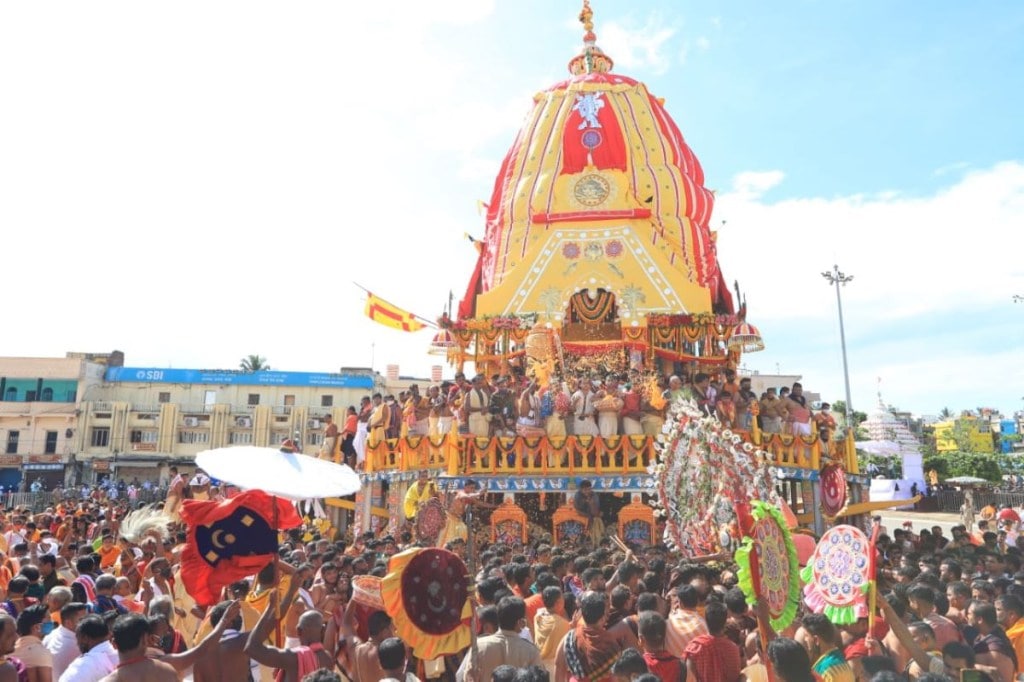 Puri Rath Yatra Highlights: Jagannath Temple administration in Puri said that about 1,000 officials, other than police personnel, were deployed. (Image: Twitter/CMO Odisha) Puri Rath Yatra Highlights: Jagannath Temple administration in Puri said that about 1,000 officials, other than police personnel, were deployed. (Image: Twitter/CMO Odisha)