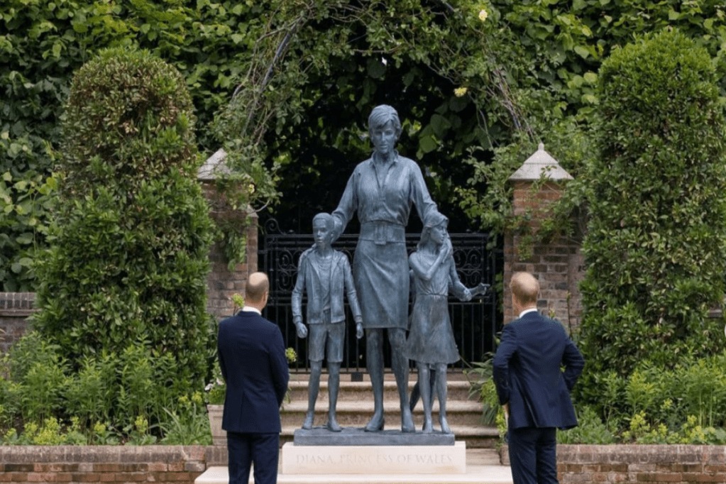 Princess Diana, Diana statue at Kensington Palace , statue at Sunken garden, statue of princess Diana in england, Prince William, Prince Harry, Pim Morrison, Ian Rank Broadley
