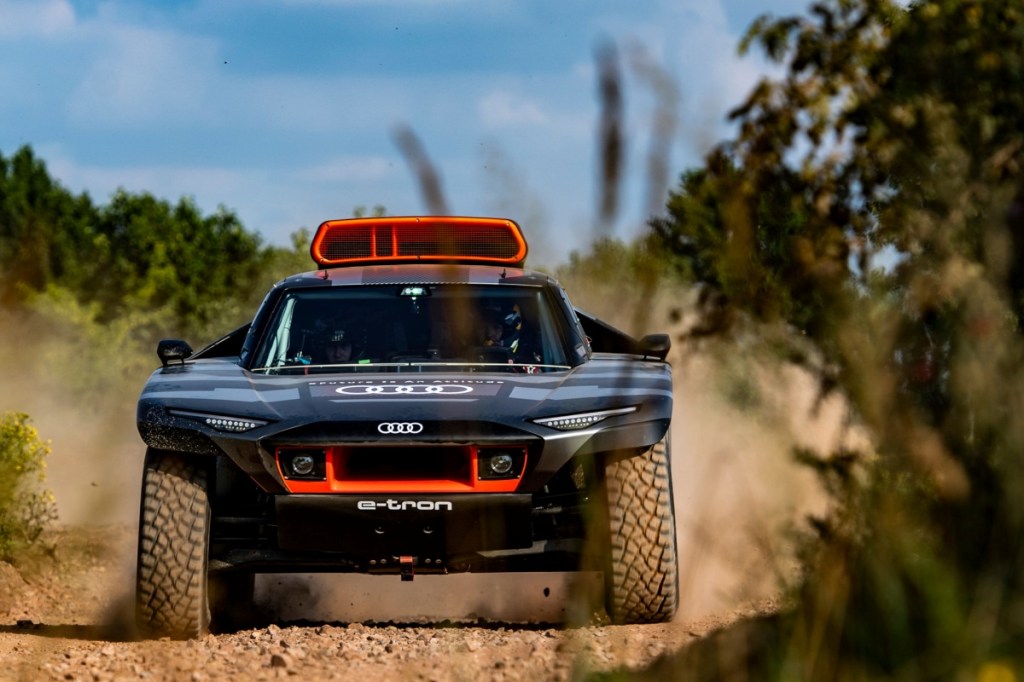 audi rs q e-tron to Make dakar debut
