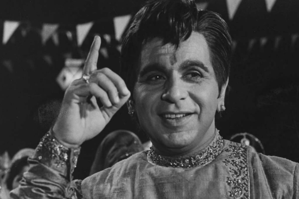 dilip Kumar, Dilip Kumar death, Dilip Kumar best films, Naya Daur, mughal e azam, Shakti, daag, jugnu, delhi kumar best film, dilip kumat fimography, dilip kumar top grosser movies