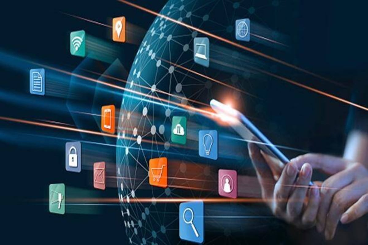 Bloomberg, technology startups in India, Food-delivery app Zomato Ltd., Flipkart, social networking and ecommerce, internet infrastructure