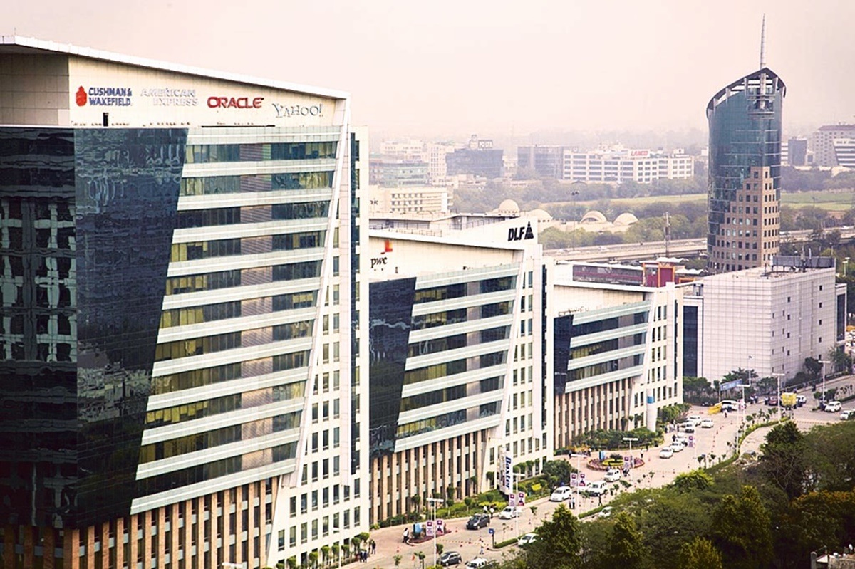 Cash flow improved at Devco; consequently, net debt declined by Rs 1.4 bn QoQ (net D/E at 0.13x).