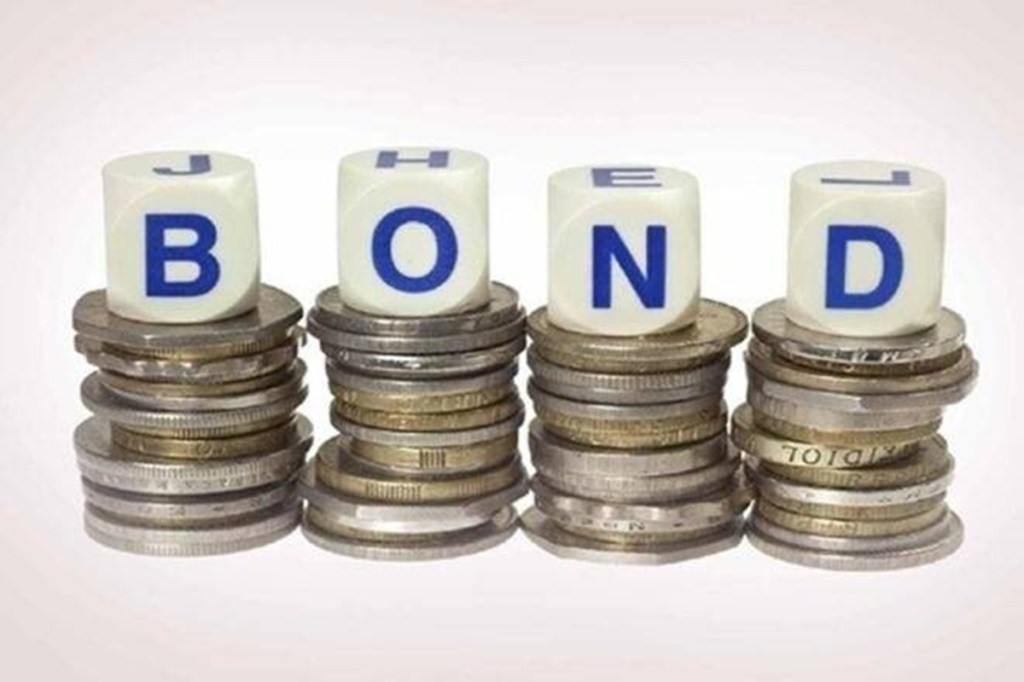 Market participants said fund houses were interested in shorter duration debt papers as they had enough idle cash due to lower issuances of longer tenure papers and the absence of state-owned companies in the primary market.