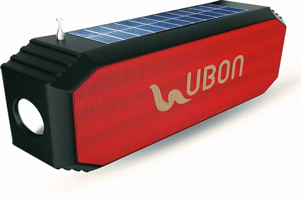 When bored with your playlist, switch to the FM mode and tune into your favourite FM stations.