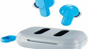 The reason they are currently the rage these days is whether you’re at work, working out, cooking or listening to music, true wireless headphones help eliminate the hassle of a dangling cord that can sometimes be a major source of irritation.