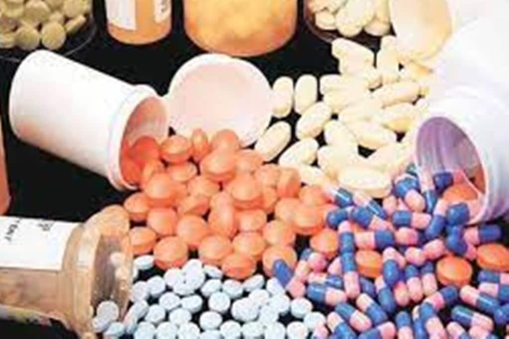 Government is putting in efforts to overcome three major challenges including availability of quality basic inputs, price of oil and gas, lack of extensive R&D facilities and limitation of world-class infrastructure.