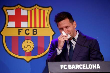 Lionel MEssi crying Barcelona Paris Saint Germain PSG