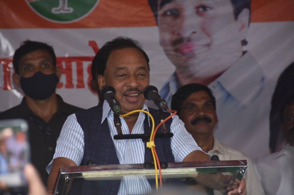 The 'Jan Ashirward Yatra' which was otherwise running ordinarily, took a brief halt, but gained widespread publicity due to Narayan Rane remarks made during one of the programmes. The 'Jan Ashirward Yatra' which was otherwise running ordinarily, took a brief halt, but gained widespread publicity due to Narayan Rane remarks made during one of the programmes.