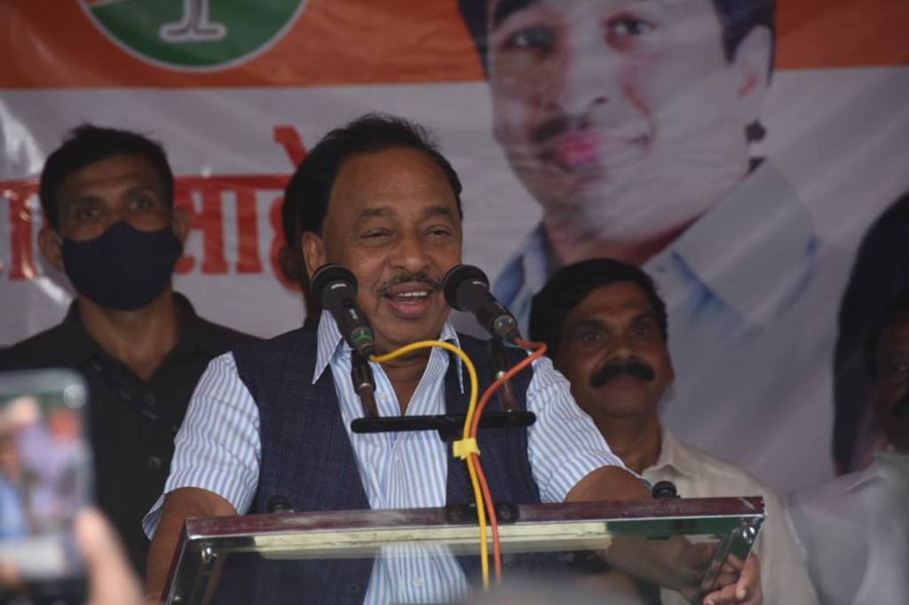 The 'Jan Ashirward Yatra' which was otherwise running ordinarily, took a brief halt, but gained widespread publicity due to Narayan Rane remarks made during one of the programmes. The 'Jan Ashirward Yatra' which was otherwise running ordinarily, took a brief halt, but gained widespread publicity due to Narayan Rane remarks made during one of the programmes.