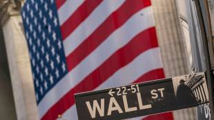 U.S. Stocks: Wall Street supported by tech, but heads for weekly losses