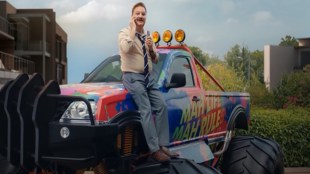 The film shows a humorous take on ‘Hunger Pangs’ that consumers have often seen and loved in Snickers ad films