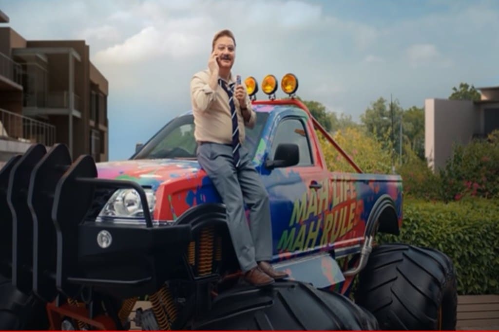 The film shows a humorous take on ‘Hunger Pangs’ that consumers have often seen and loved in Snickers ad films The film shows a humorous take on ‘Hunger Pangs’ that consumers have often seen and loved in Snickers ad films